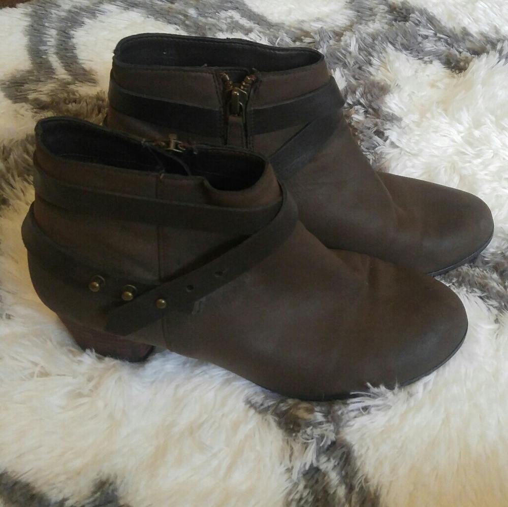 Tucker + tate ankle boots